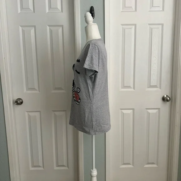 Witch Hello Kitty Halloween Tee Grey Size: Medium - Picture 4 of 6